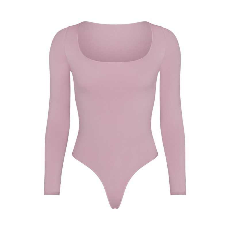 ESSENTIAL LONG SLEEVE SCOOP NECK BODYSUIT